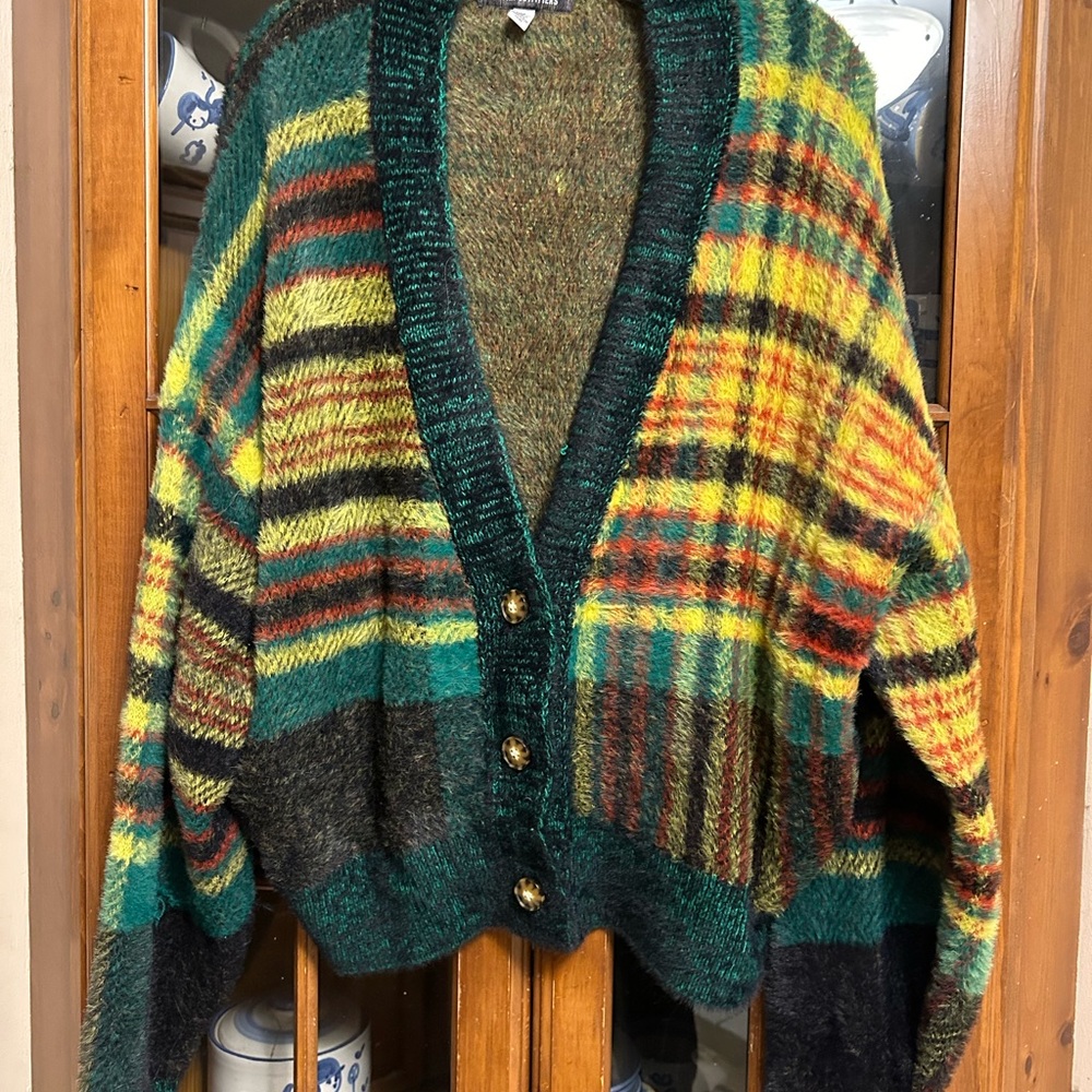 Men’s Urban Outfitters cardigan Sweater size Medium in excellent condition